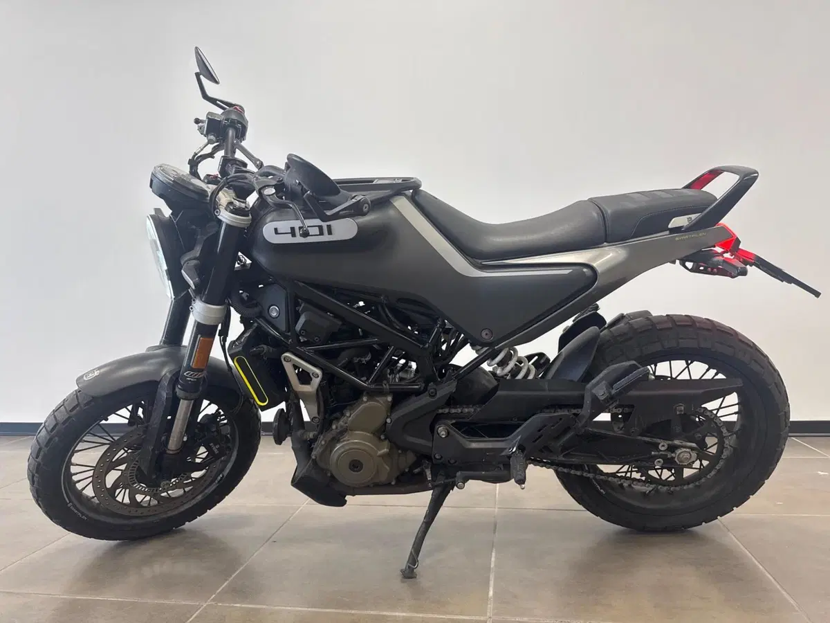 Husqvarna Svartpilen 401 (2021 - 23) (7)