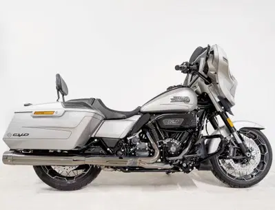Harley-Davidson CVO Street Glide (2023) usata