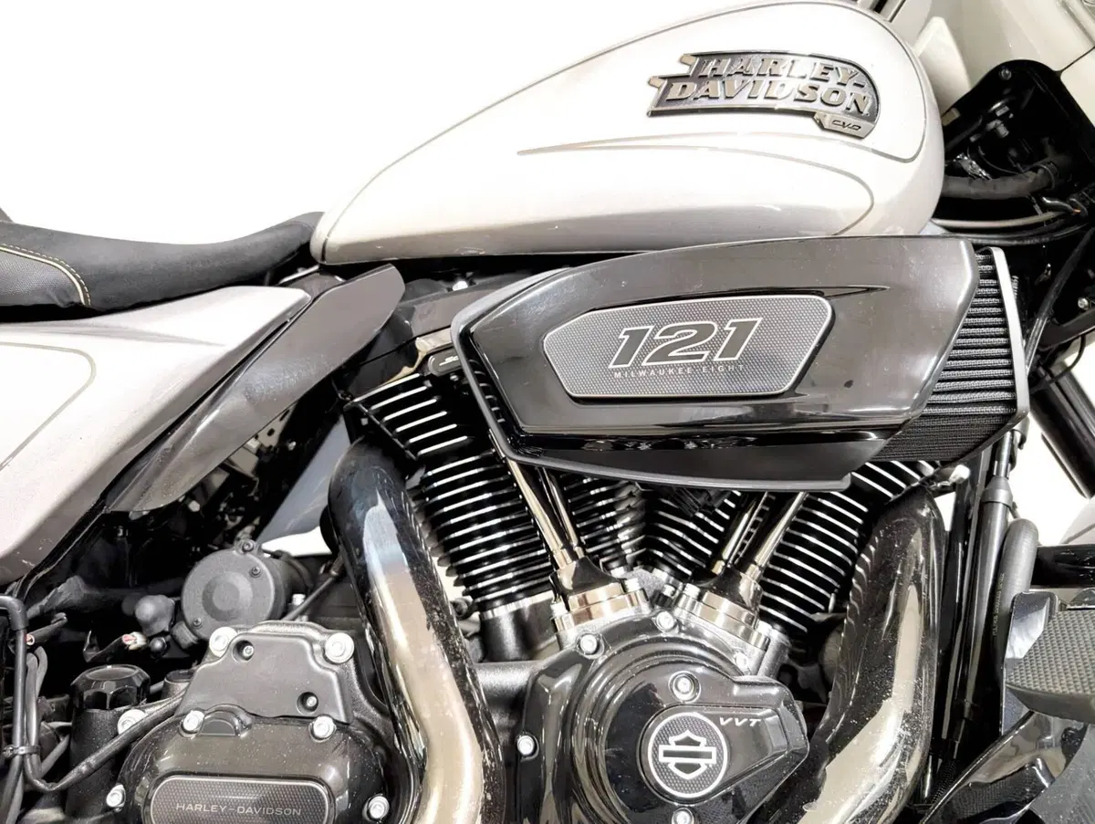 Harley-Davidson CVO Street Glide (2023) (2)