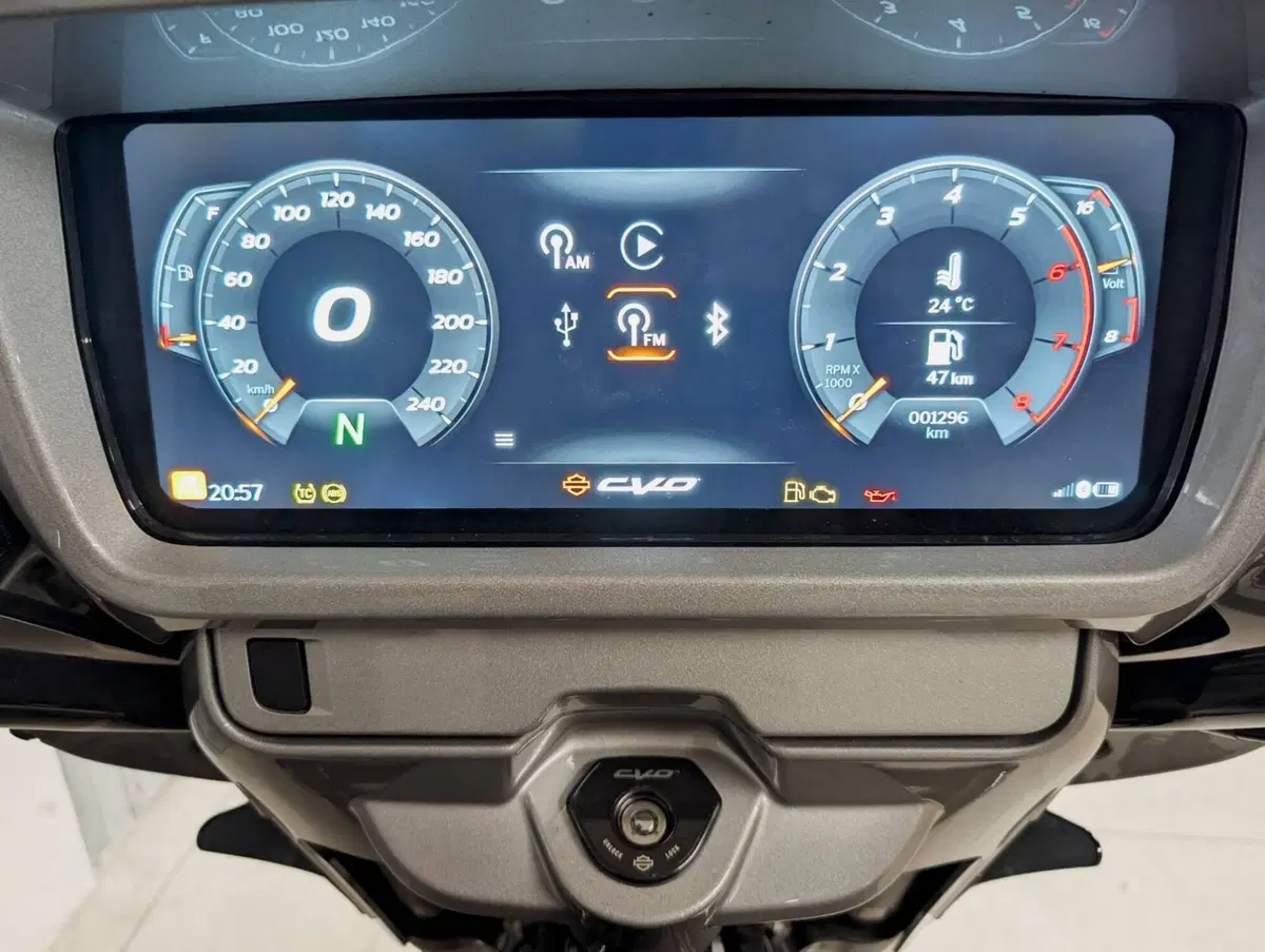 Harley-Davidson CVO Street Glide (2023) (3)