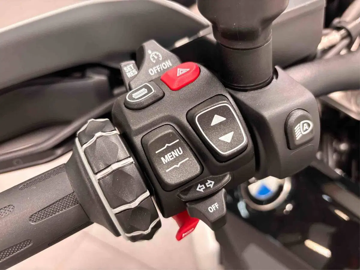 Bmw R 1300 GS Triple Black (2023 - 26) (4)