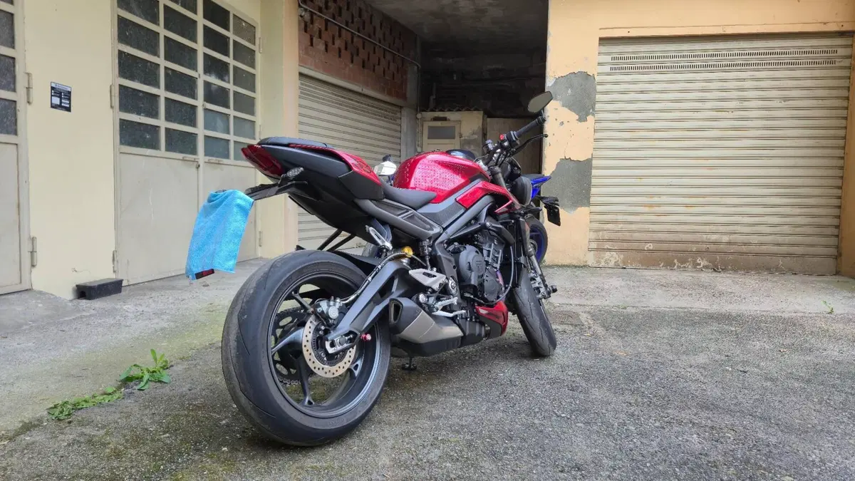 Triumph Street Triple 765 RS (2023 - 26) (3)
