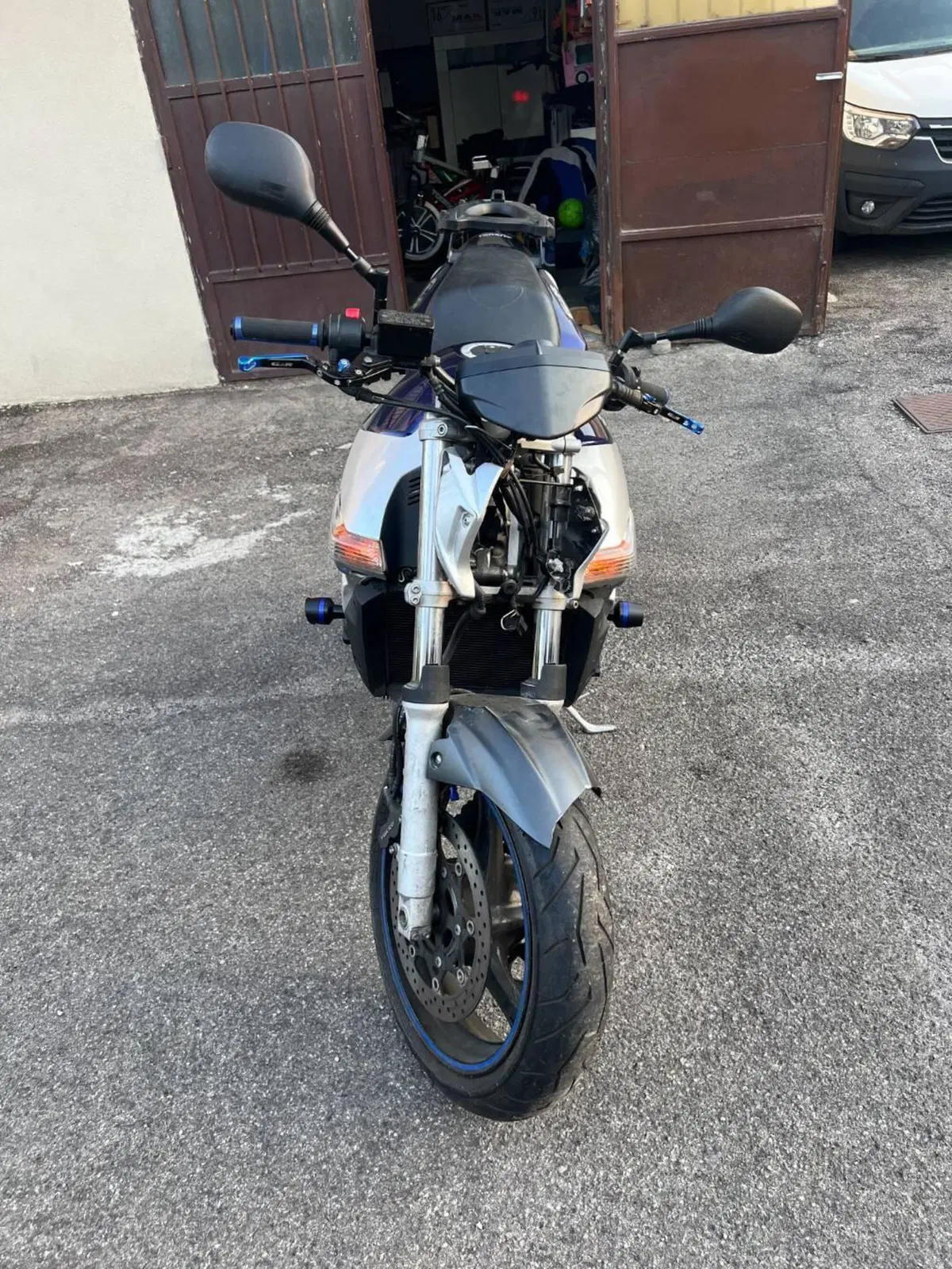 Suzuki GSR 600 (2006 - 11) (6)