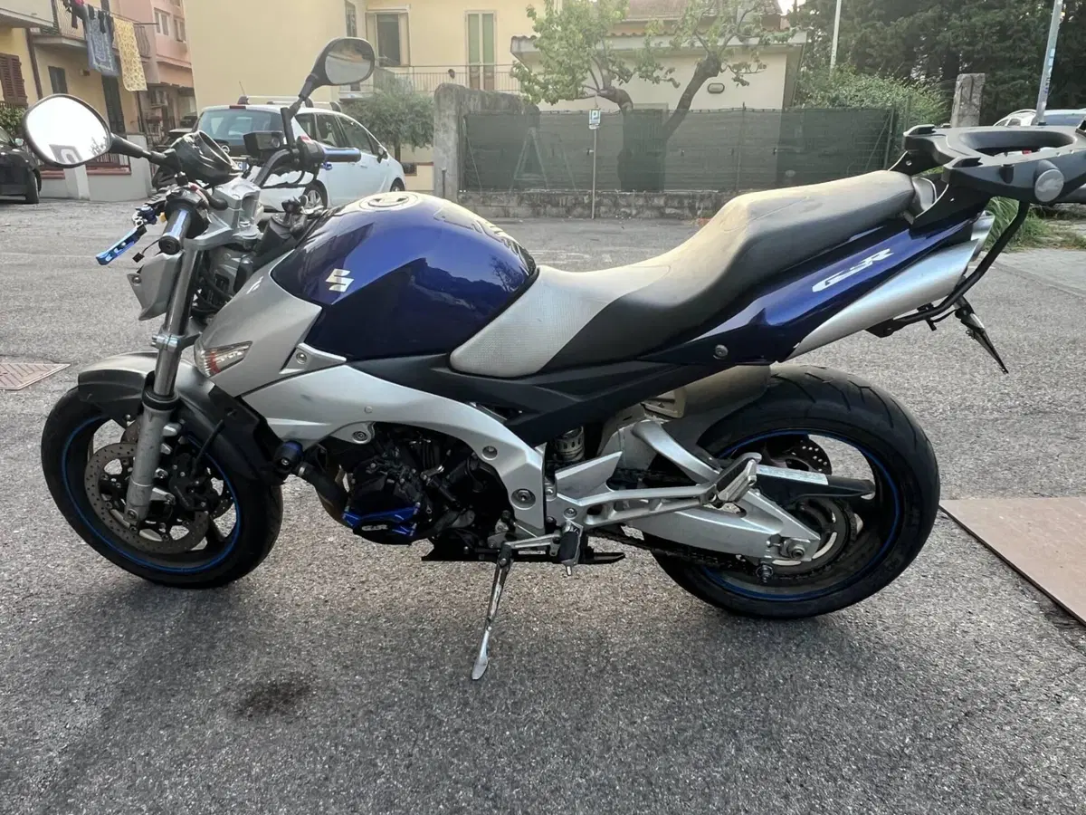 Suzuki GSR 600 (2006 - 11) (4)