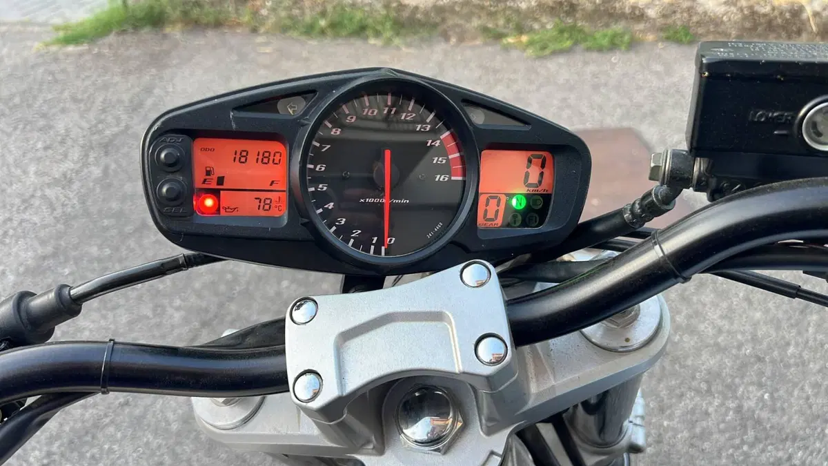Suzuki GSR 600 (2006 - 11) (2)
