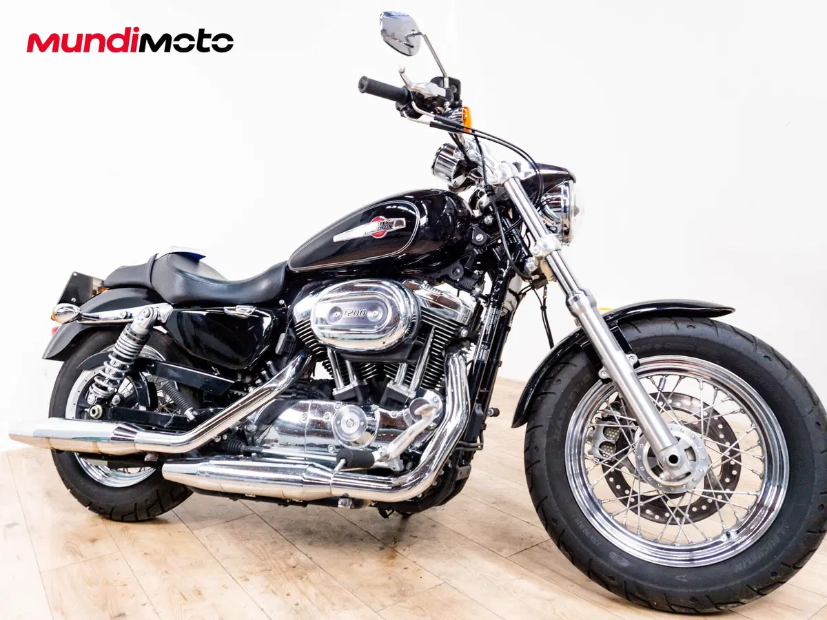 Harley-Davidson 1200 Custom (2017) - XL 1200C (2)