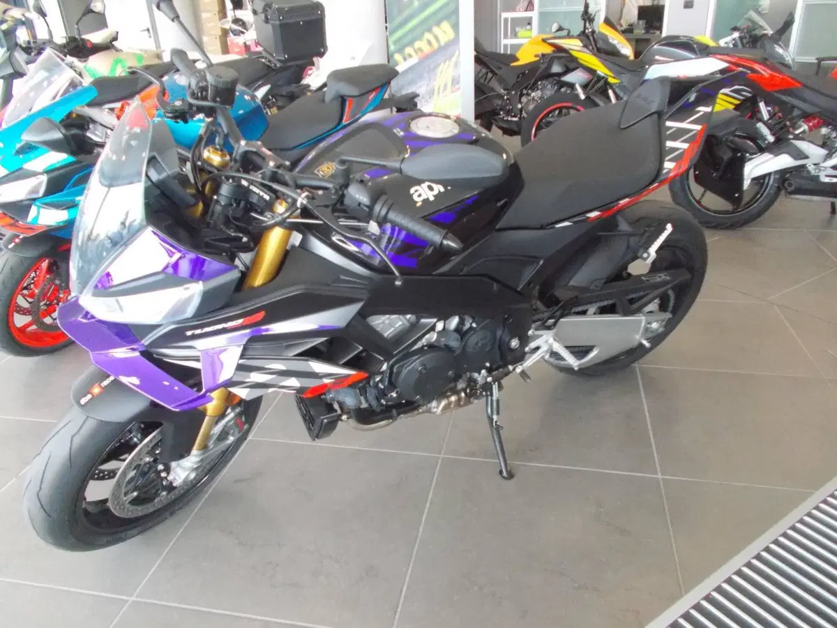 Aprilia Tuono V4 Factory (2025 - 26) (3)