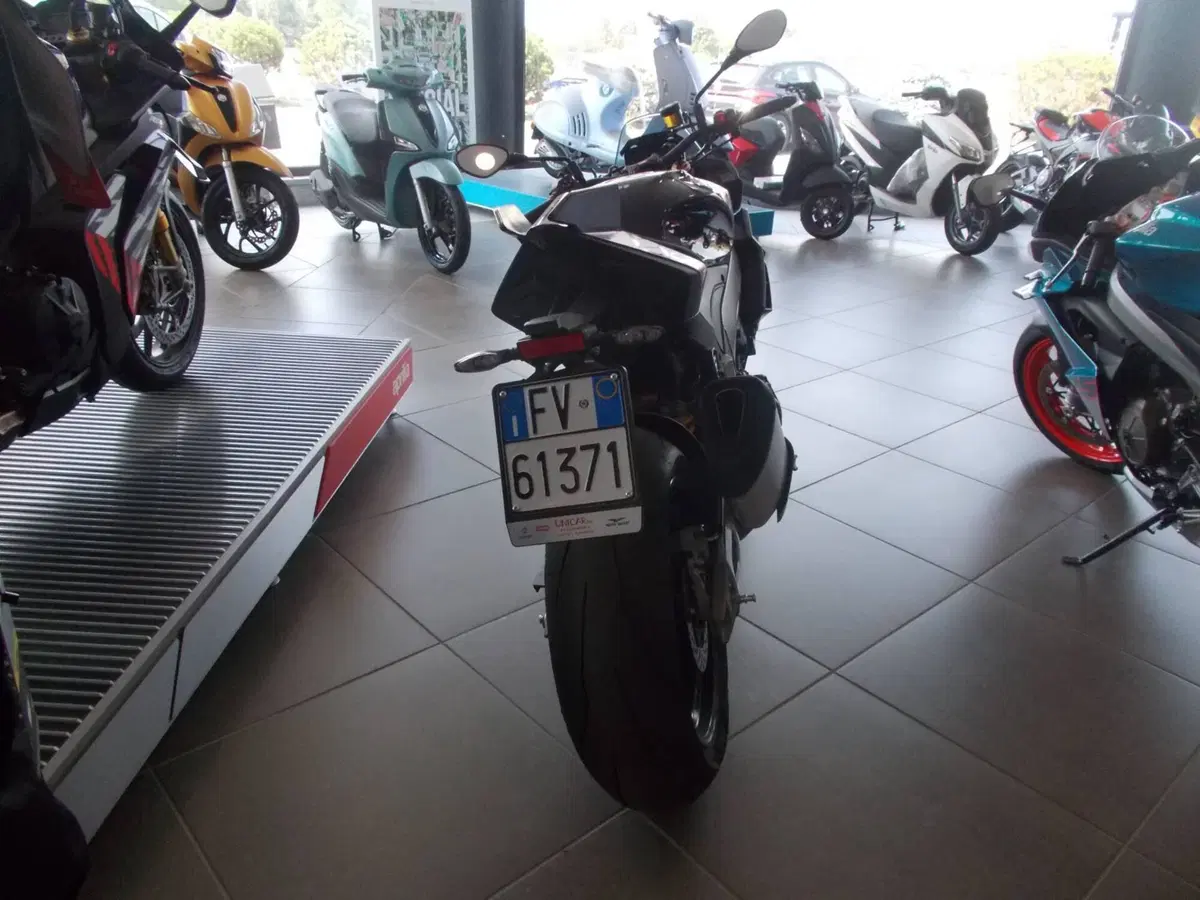 Aprilia Tuono V4 Factory (2025 - 26) (4)