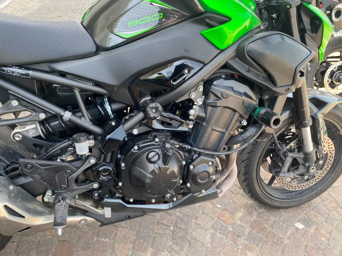 Kawasaki Z 900 (2025 - 26) (8)