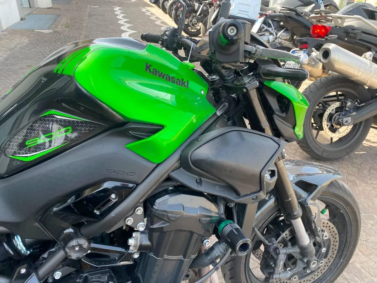 Kawasaki Z 900 (2025 - 26) (9)