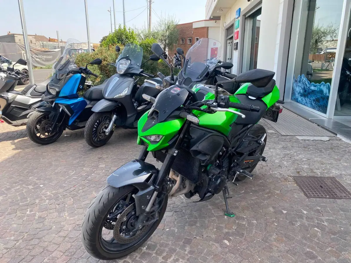 Kawasaki Z 900 (2025 - 26) (4)
