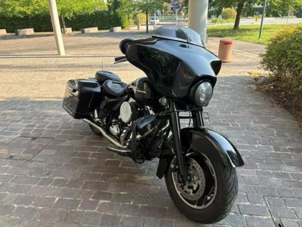 Harley-Davidson 1584 Street Glide (2008 - 10) - FLHX (2)