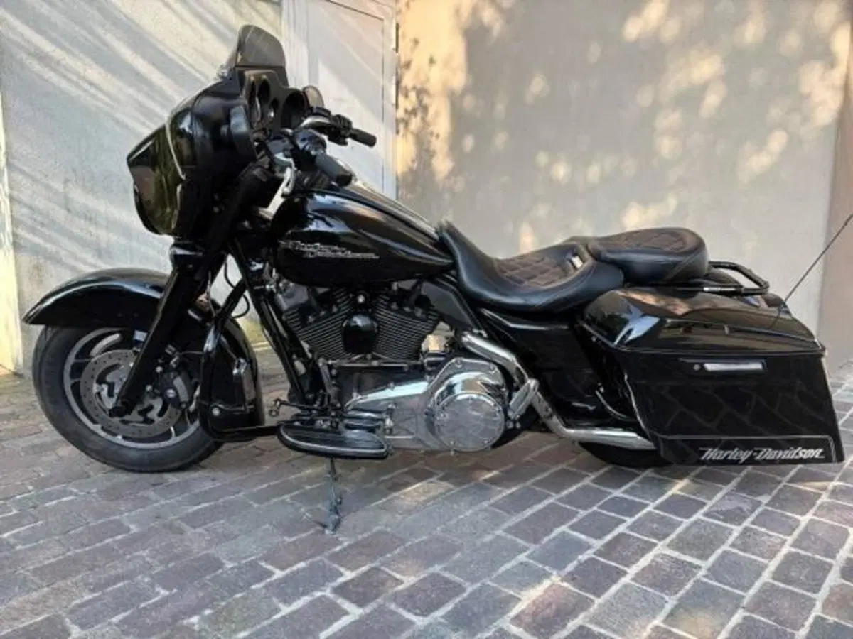 Harley-Davidson 1584 Street Glide (2008 - 10) - FLHX (5)