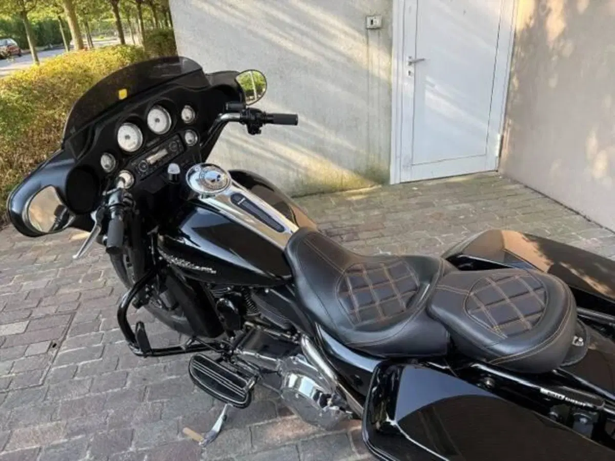 Harley-Davidson 1584 Street Glide (2008 - 10) - FLHX (6)