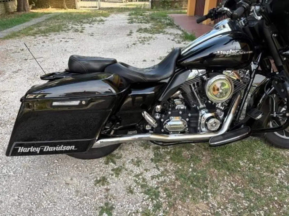 Harley-Davidson 1584 Street Glide (2008 - 10) - FLHX (8)