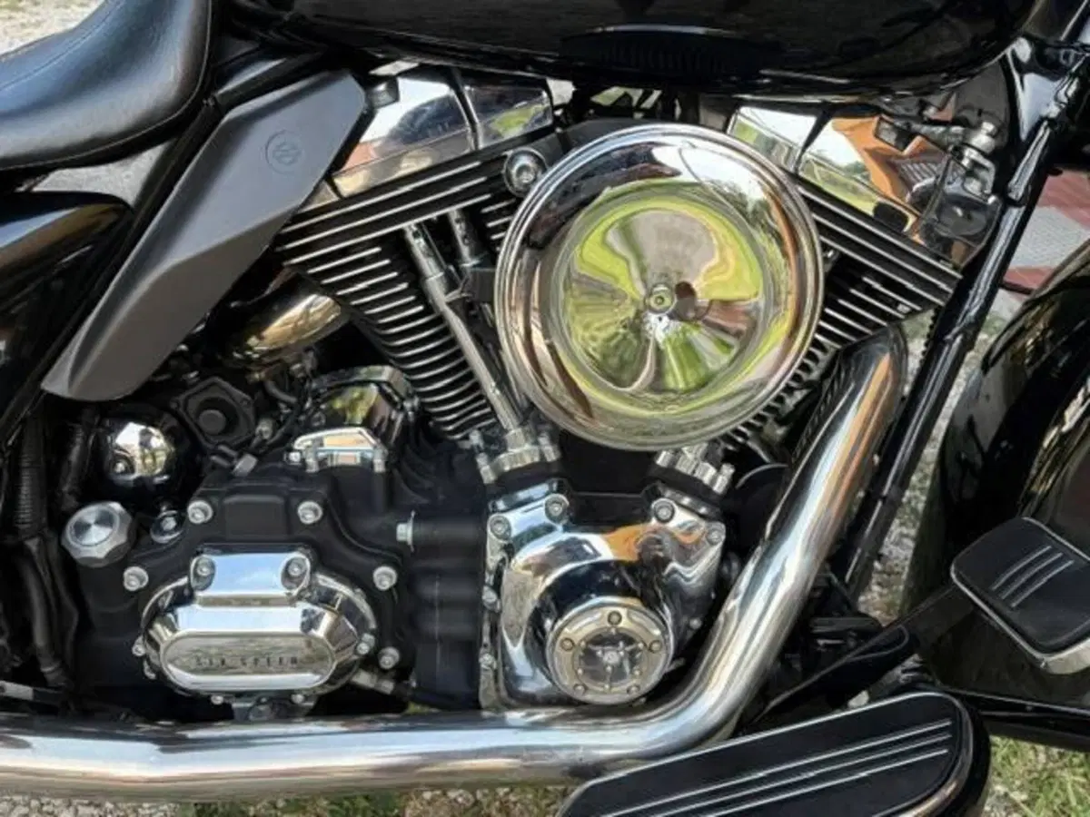 Harley-Davidson 1584 Street Glide (2008 - 10) - FLHX (9)