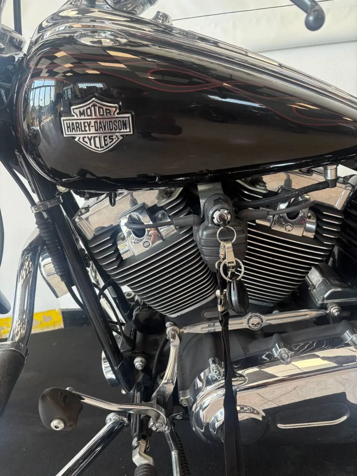 Harley-Davidson 1584 Rocker C (2009 - 11) - FXCWC (6)