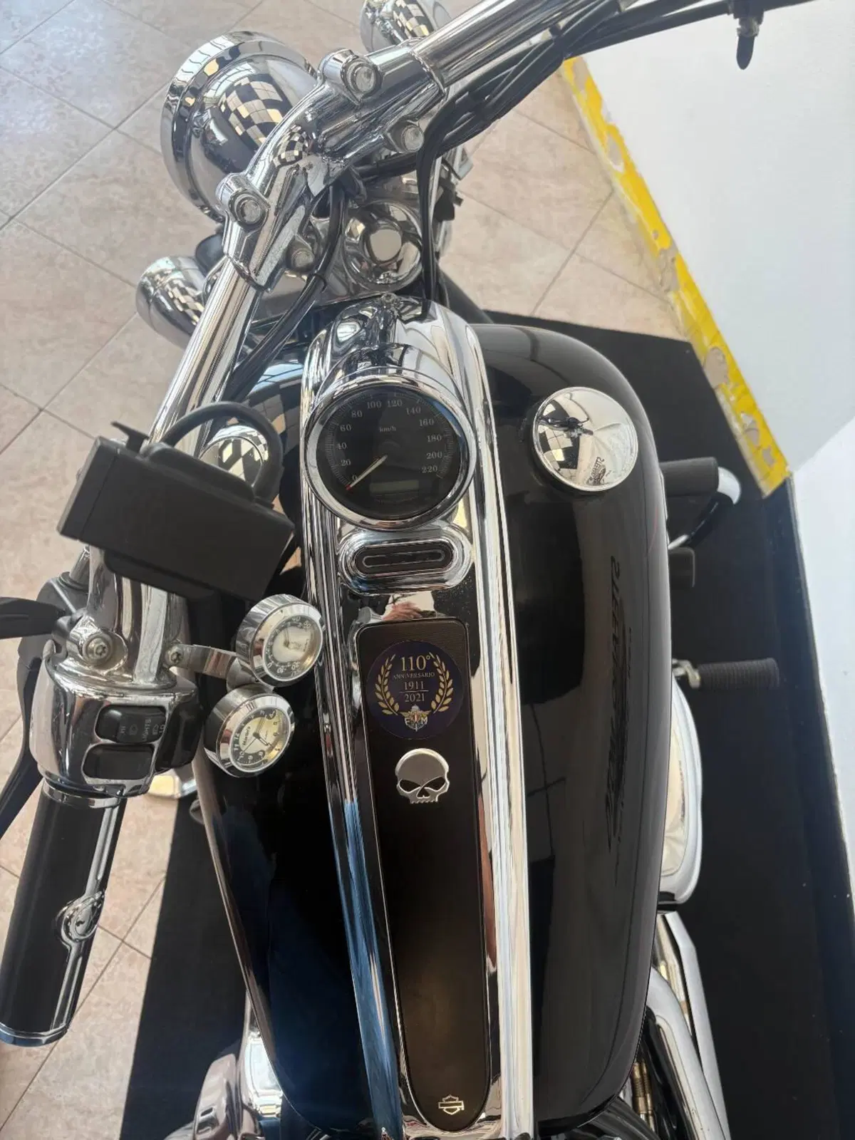 Harley-Davidson 1584 Rocker C (2009 - 11) - FXCWC (16)