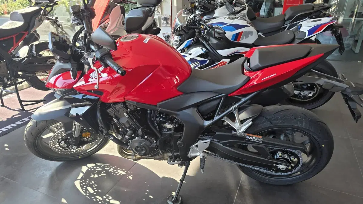Honda CB 1000 Hornet (2025 - 26) (2)
