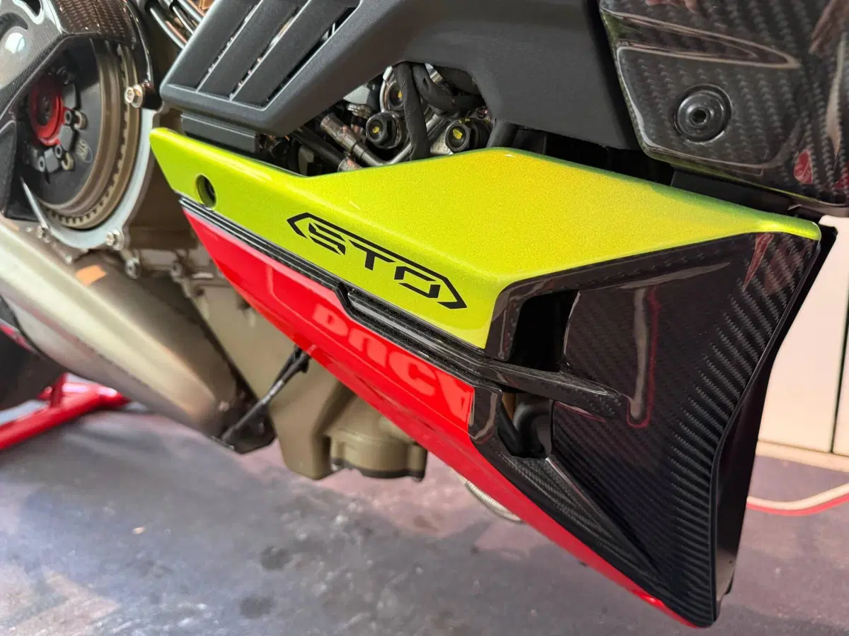 Ducati Streetfighter V4 Lamborghini (2023 - 24) (9)