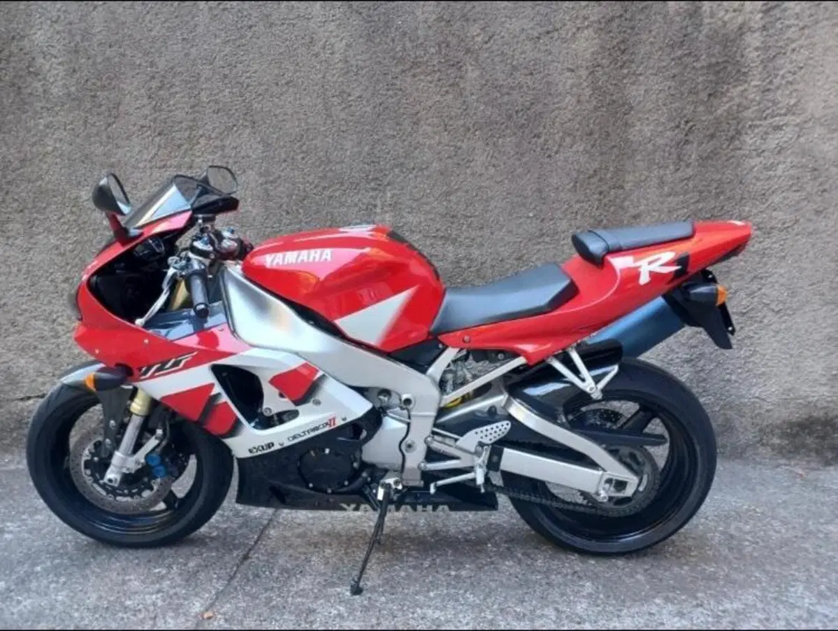 Yamaha YZF R1 (2000 - 01) (4)