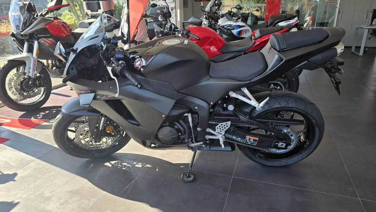 Honda CBR 600 RR (2024 - 26) (2)