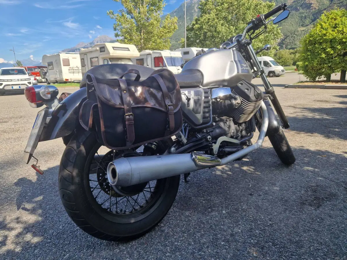 Moto Guzzi V7 II Special (2015 - 17) (3)