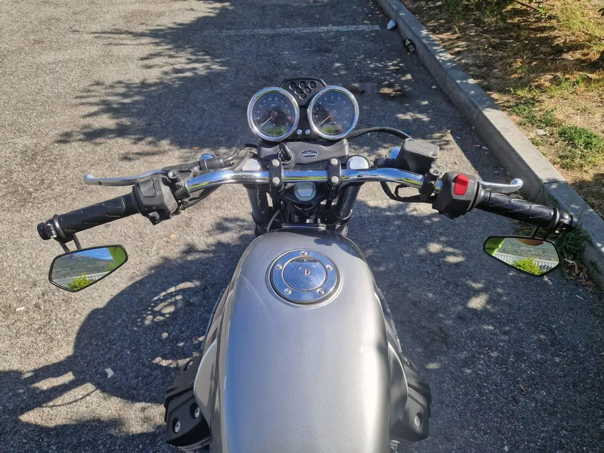Moto Guzzi V7 II Special (2015 - 17) (5)