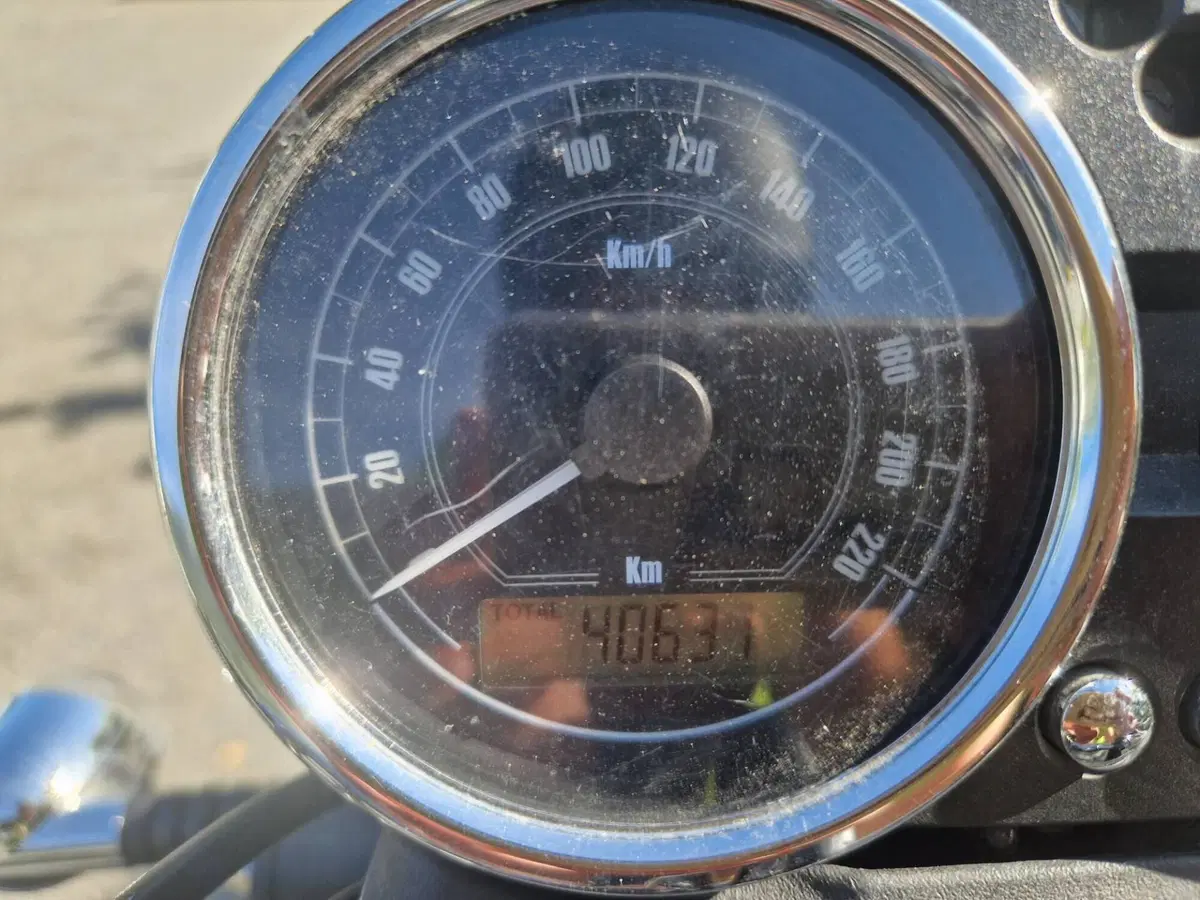Moto Guzzi V7 II Special (2015 - 17) (6)