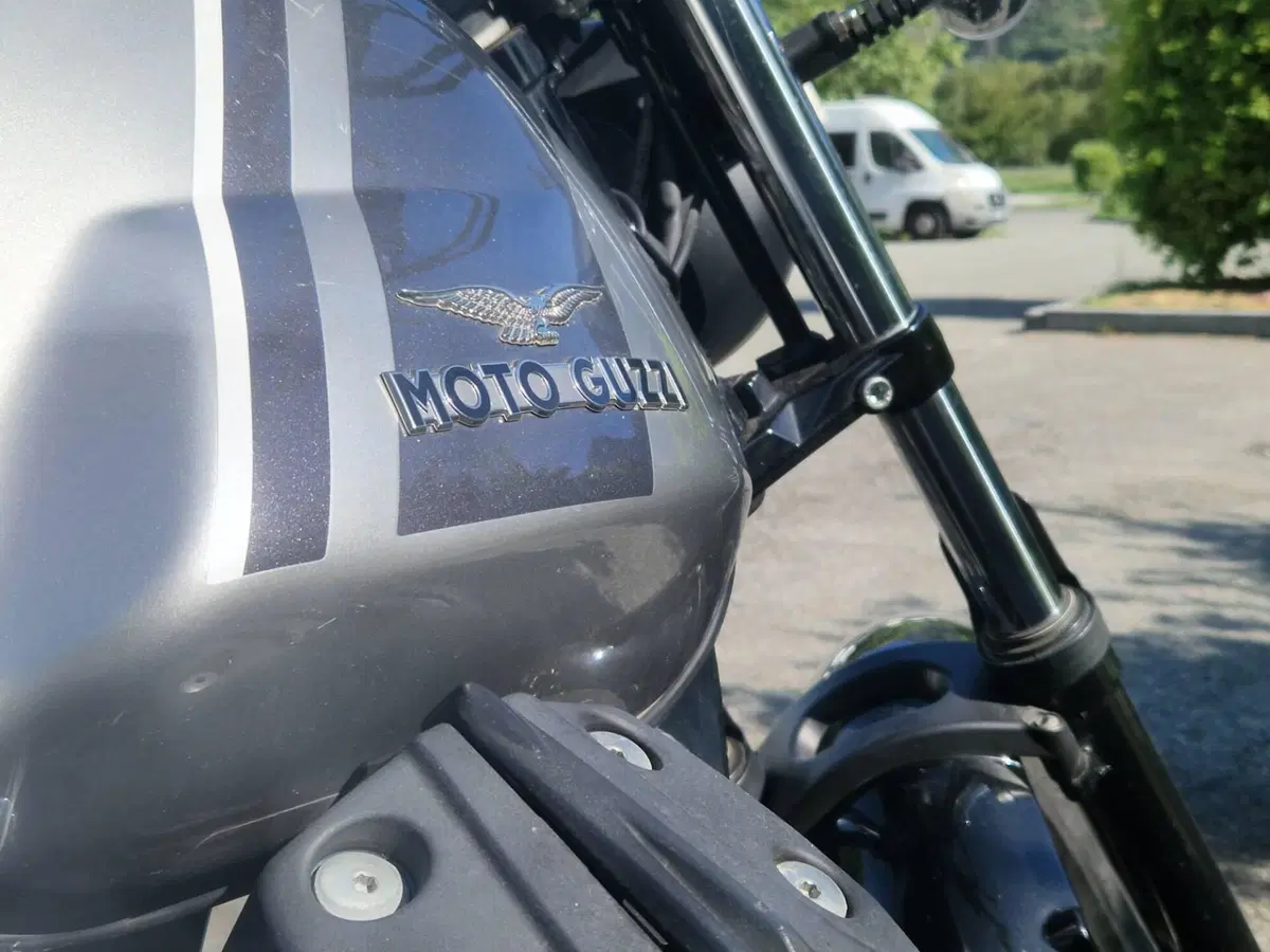 Moto Guzzi V7 II Special (2015 - 17) (8)