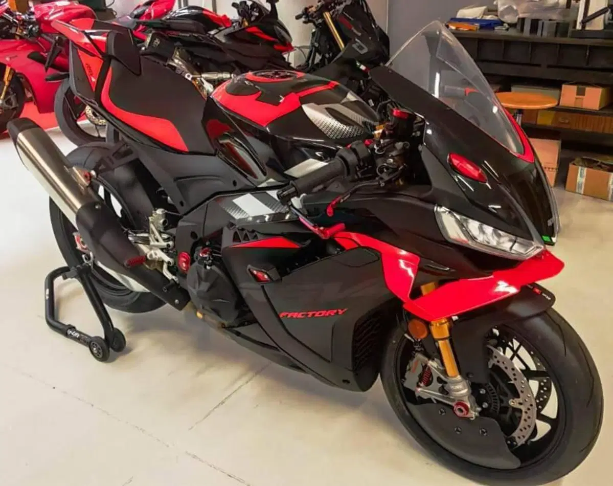 Aprilia RSV4 1100 Factory (2025 - 26)