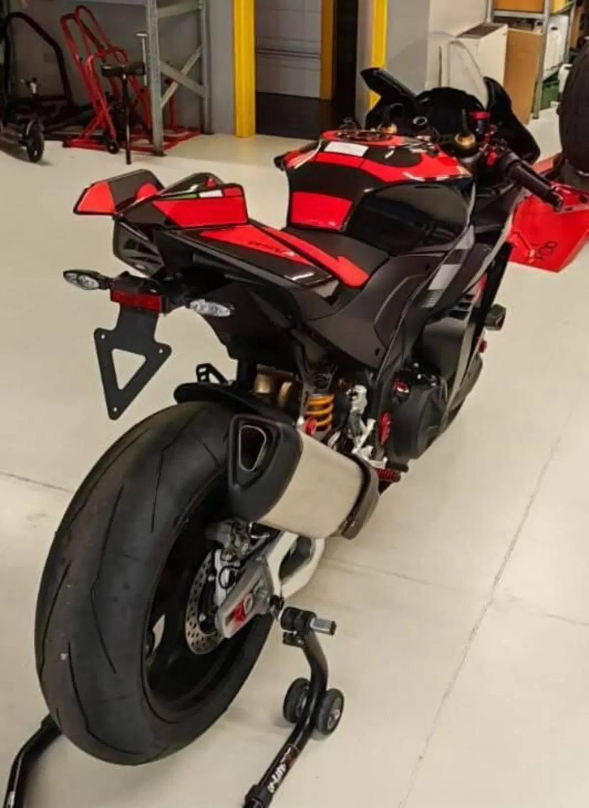Aprilia RSV4 1100 Factory (2025 - 26) (5)