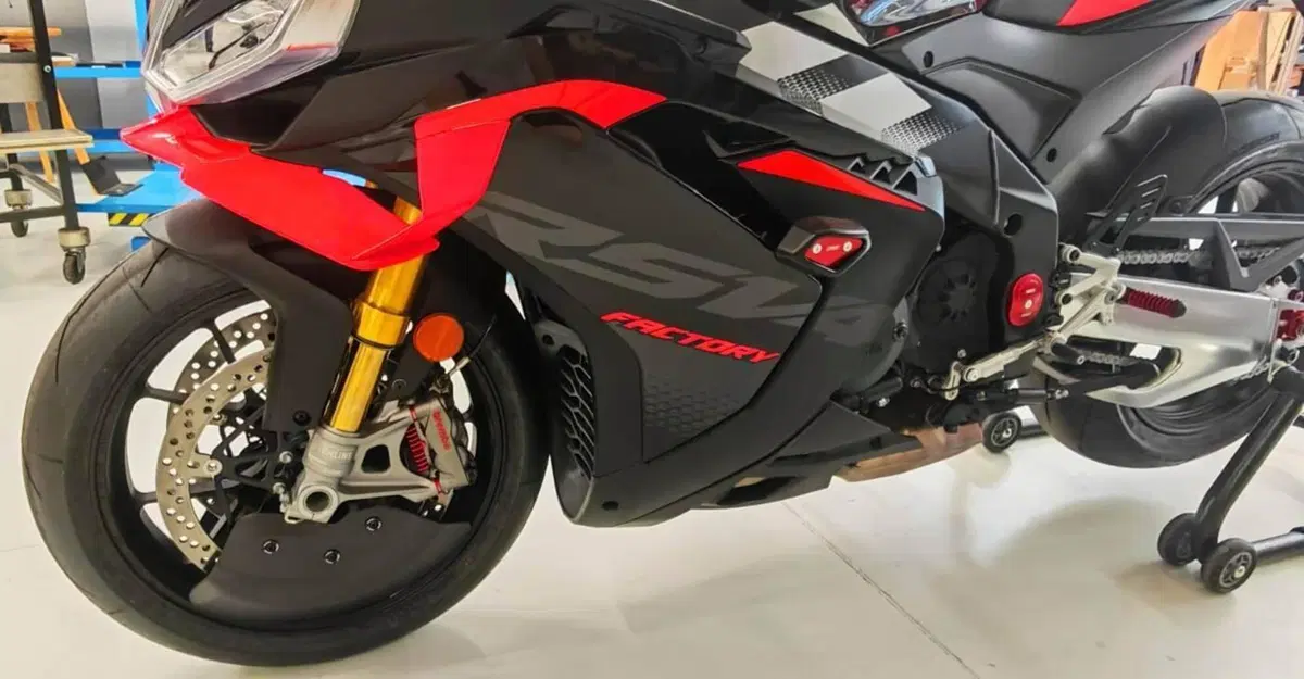 Aprilia RSV4 1100 Factory (2025 - 26) (7)
