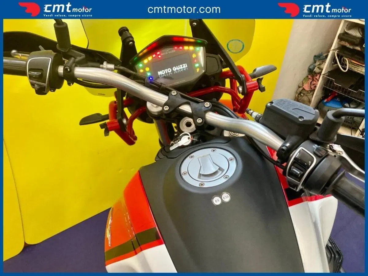 Moto Guzzi V85 TT (2021 - 23) (6)