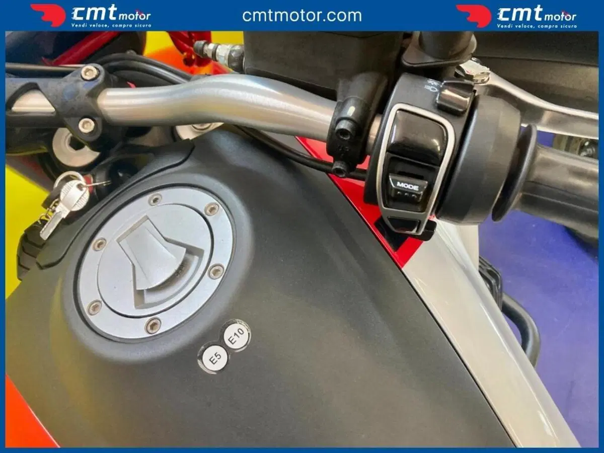 Moto Guzzi V85 TT (2021 - 23) (10)