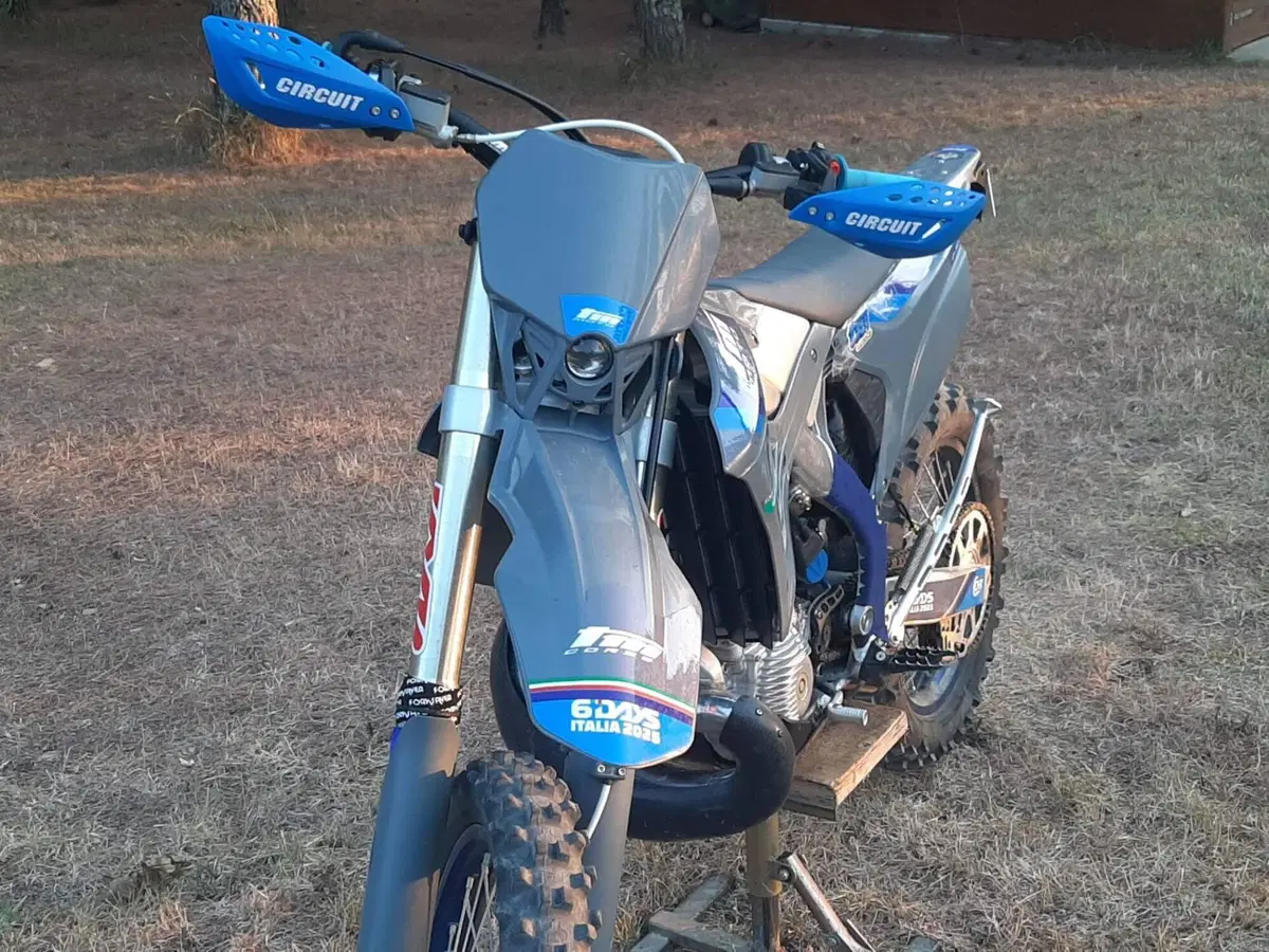 Tm Moto EN 300 Fi ES 2T (2025) (2)