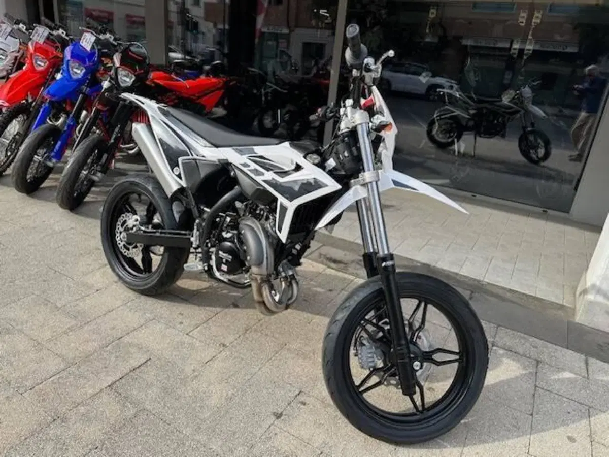 Betamotor RR 50 Motard Sport (2021 - 26) (3)