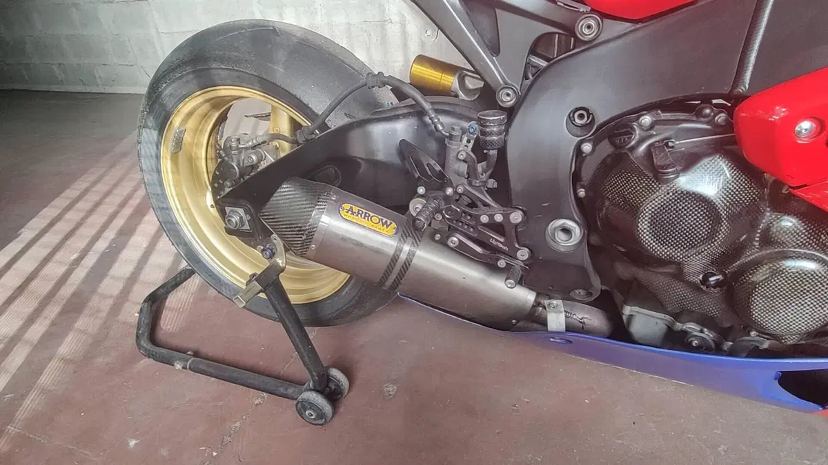 Honda CBR 1000 RR Fireblade (2008 - 11) (9)