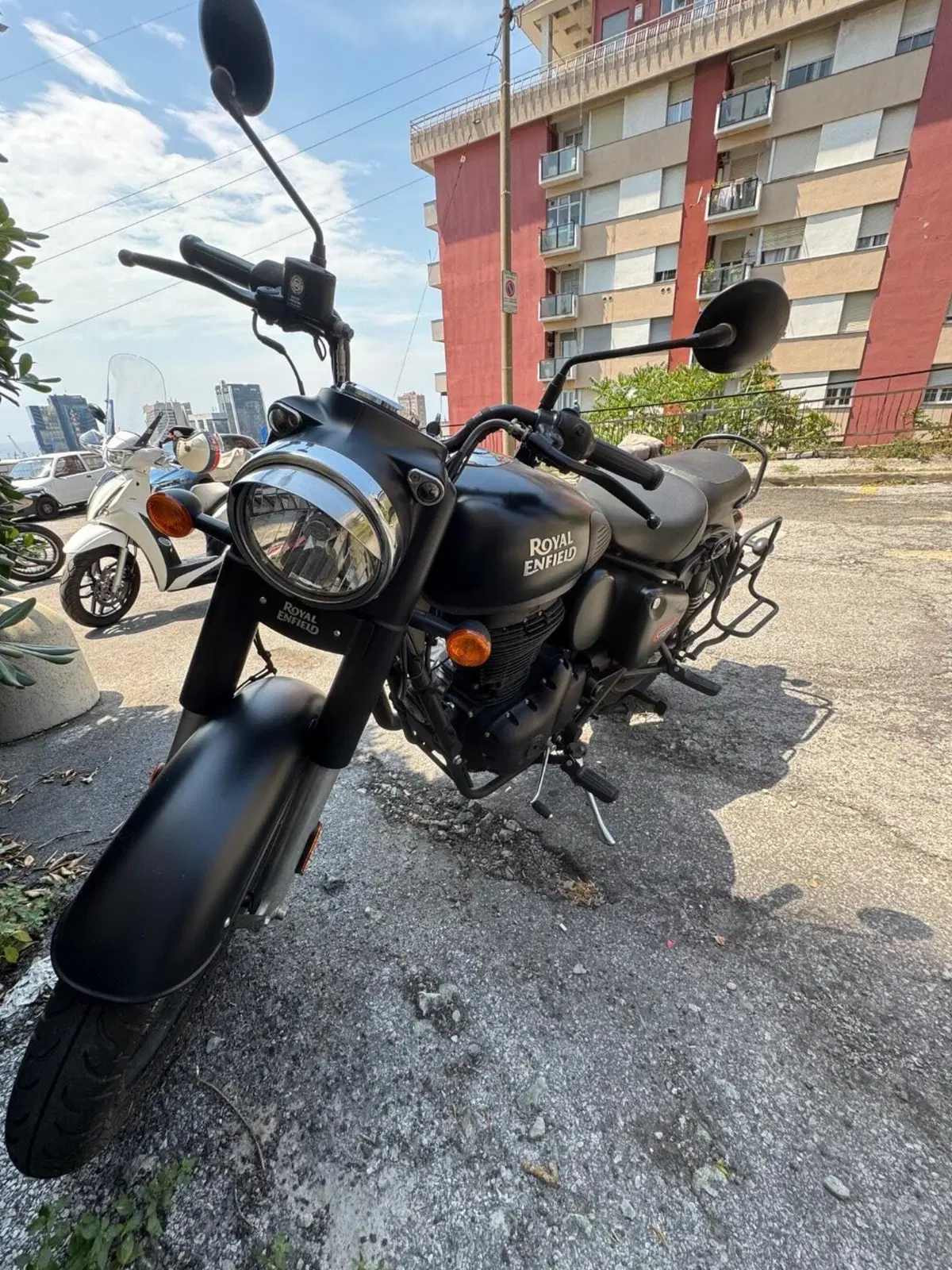 Royal Enfield Classic 350 (2021 - 26) (3)
