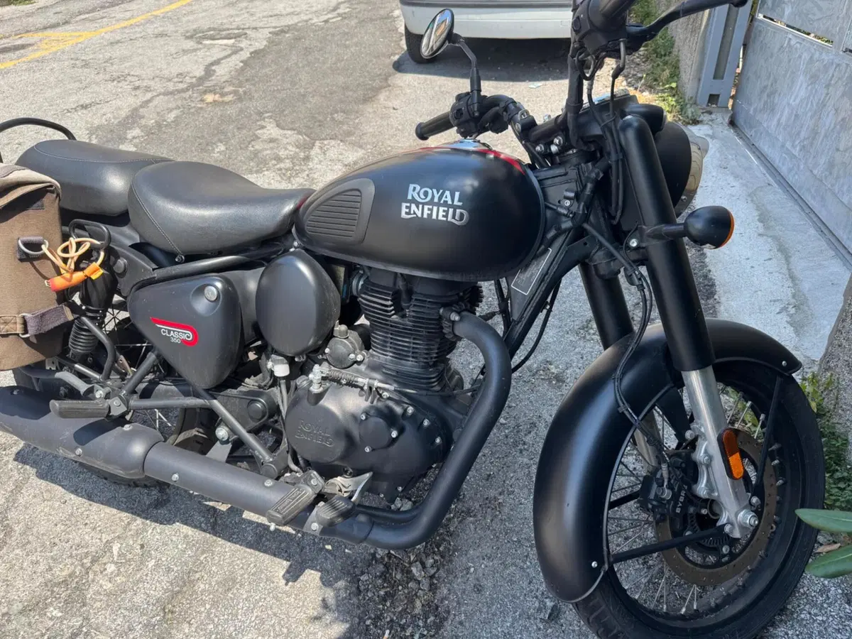 Royal Enfield Classic 350 (2021 - 26) (8)