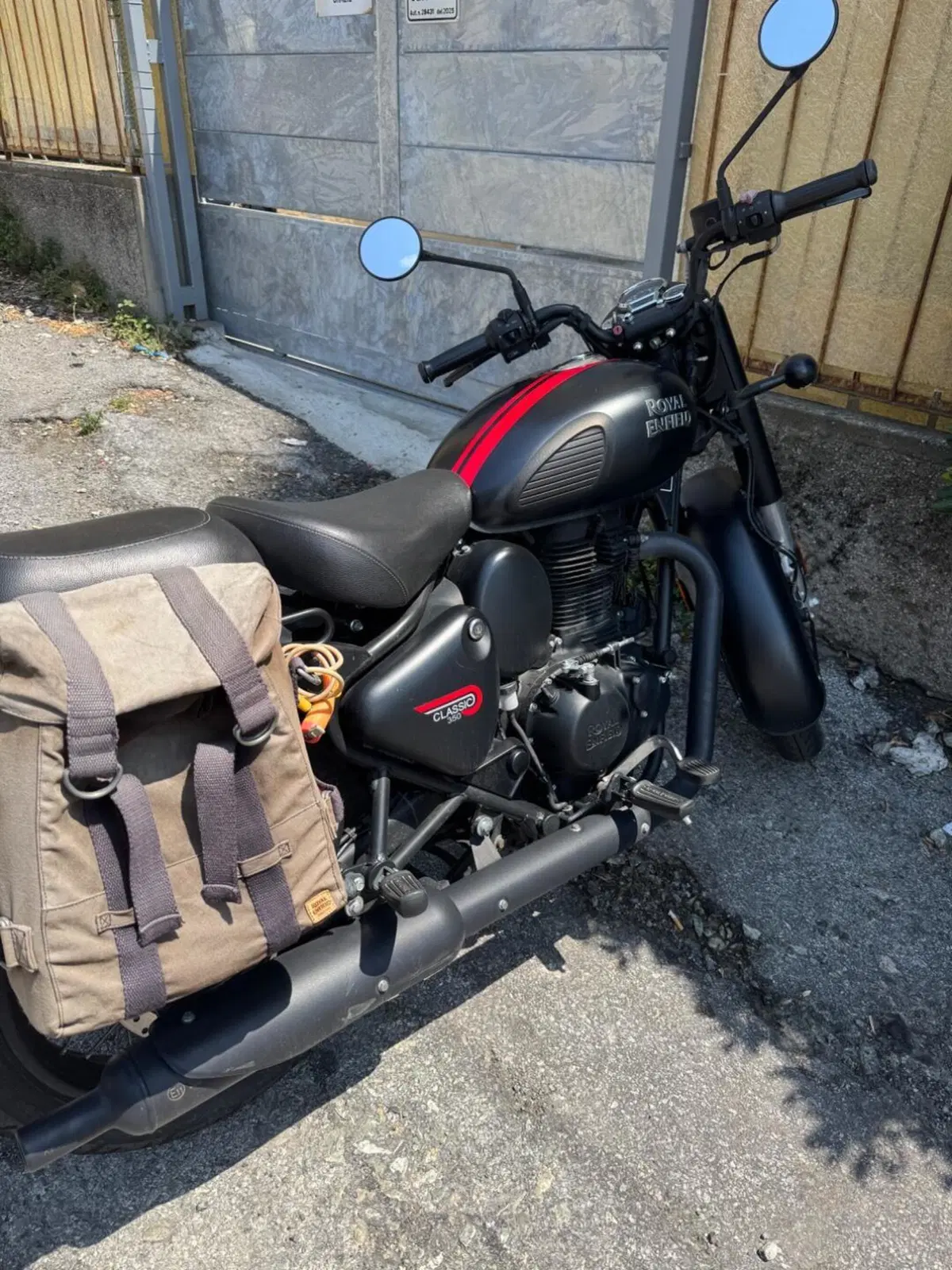 Royal Enfield Classic 350 (2021 - 26) (9)