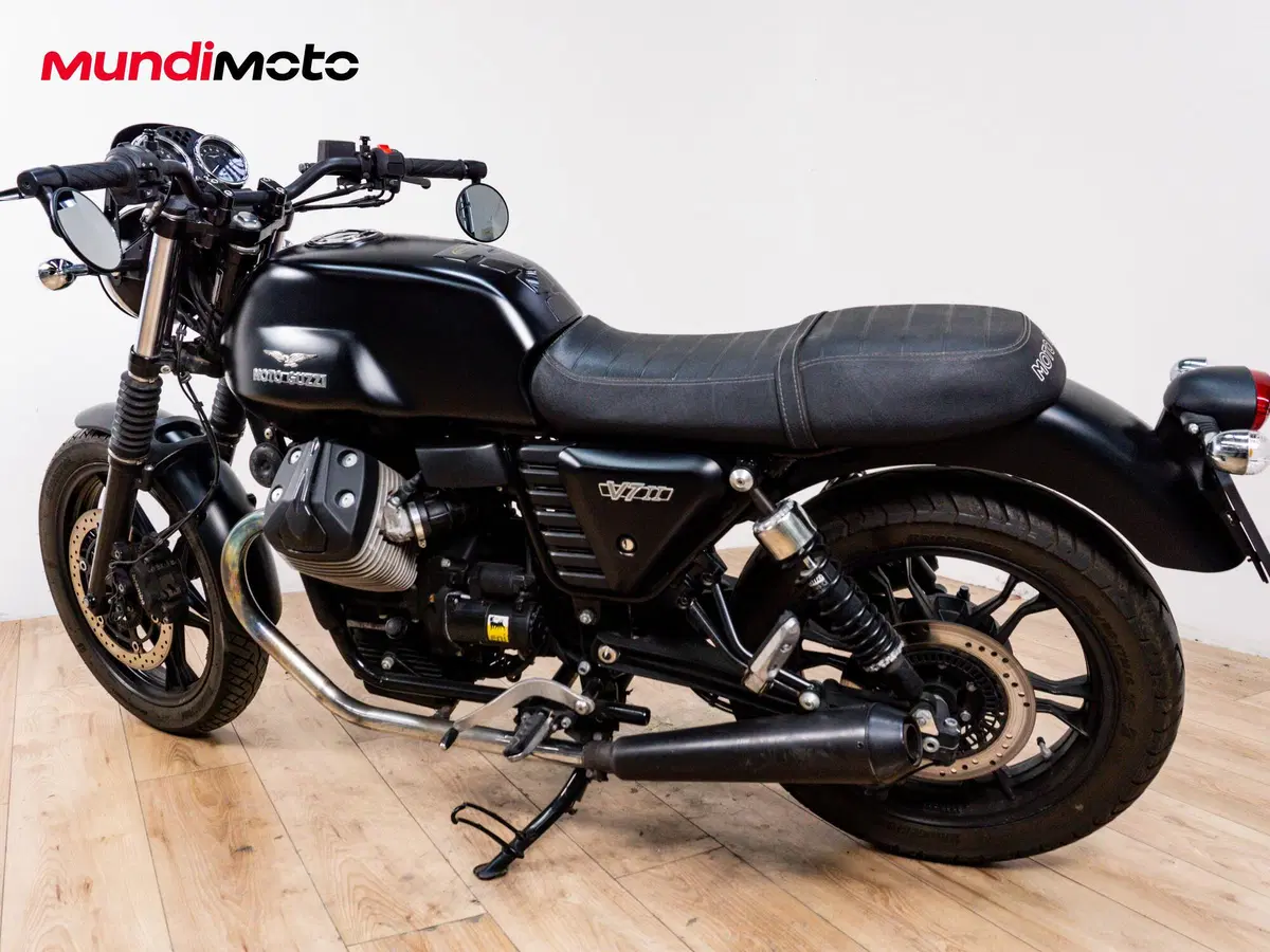 Moto Guzzi V7 II Stone (2015 - 17) (7)