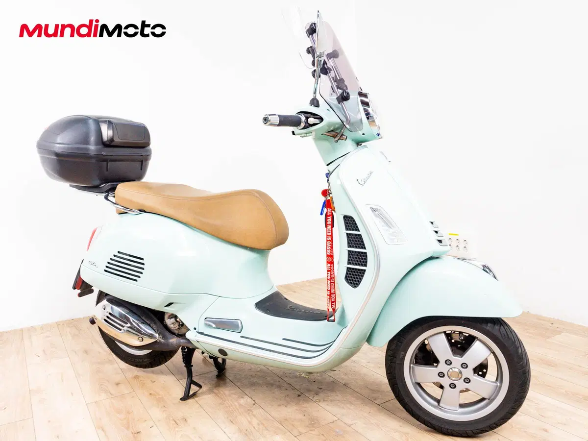 Vespa GTS 300 Hpe (2019) (2)