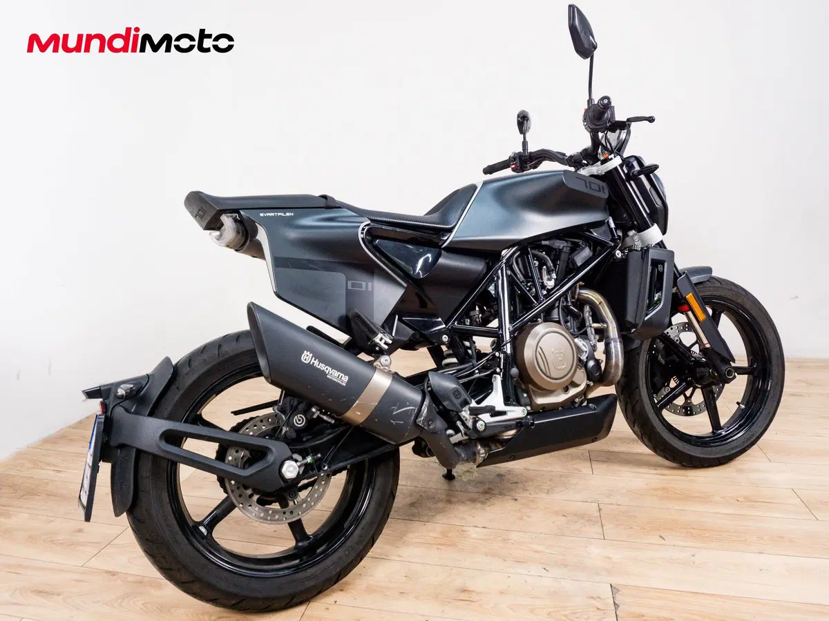 Husqvarna Svartpilen 701 (2019) (3)