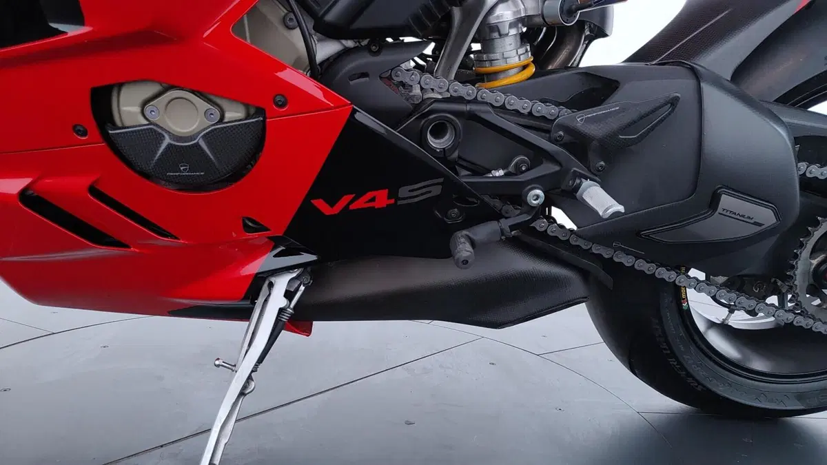 Ducati Panigale V4 S 1100 (2021) (11)
