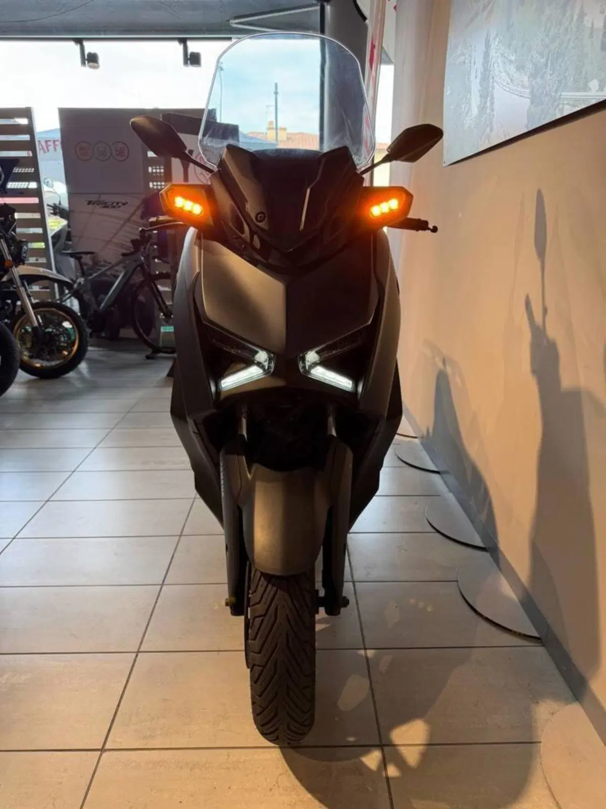 Yamaha X-Max 300 (2021 - 24) (4)