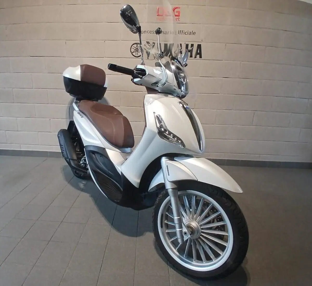 Piaggio Beverly 300 i.e. ABS-ASR (2016 - 20) (2)