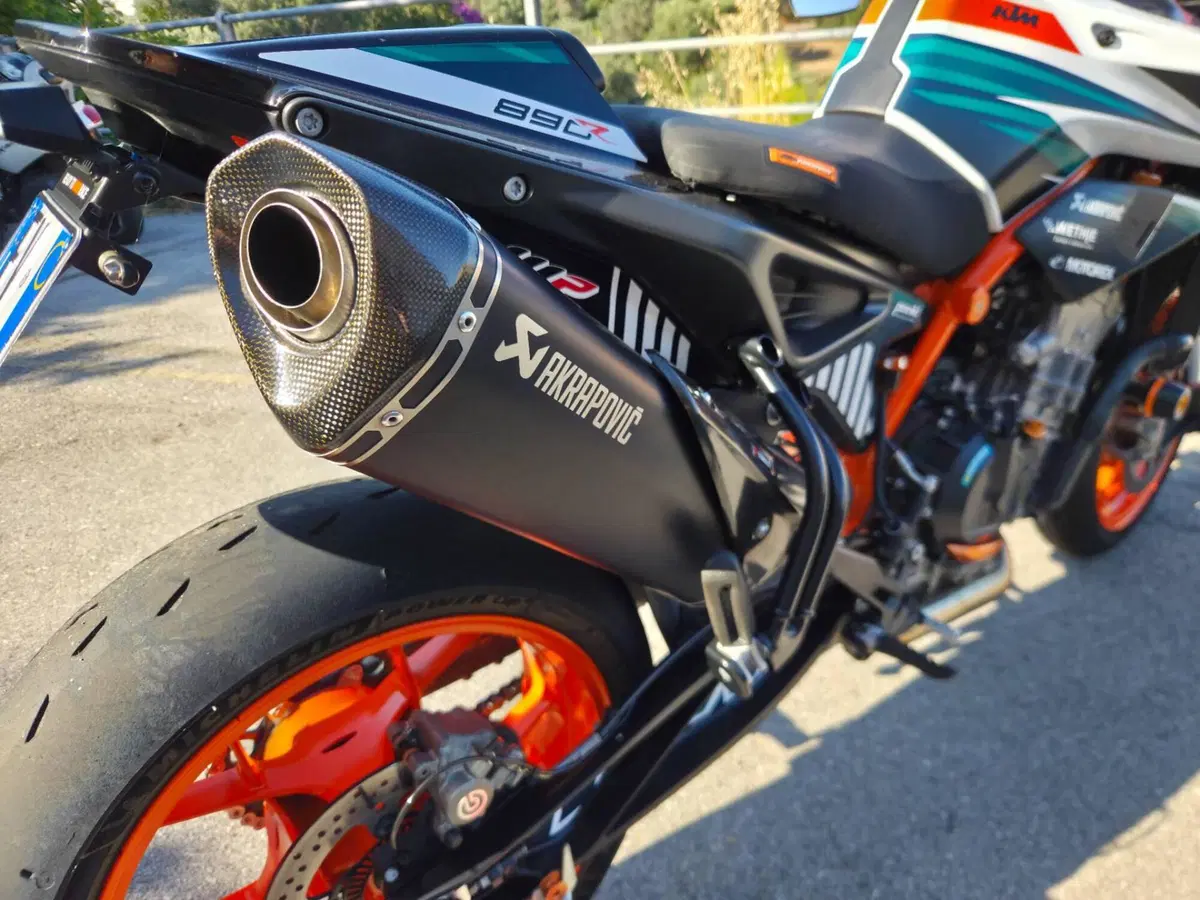 KTM 890 Duke R (2021) (2)