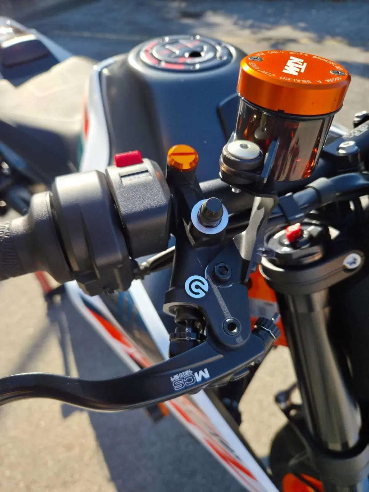 KTM 890 Duke R (2021) (3)