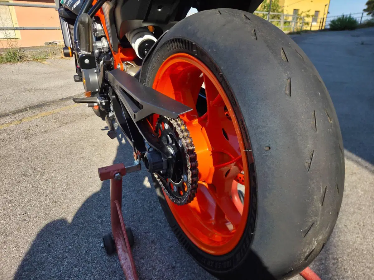 KTM 890 Duke R (2021) (5)